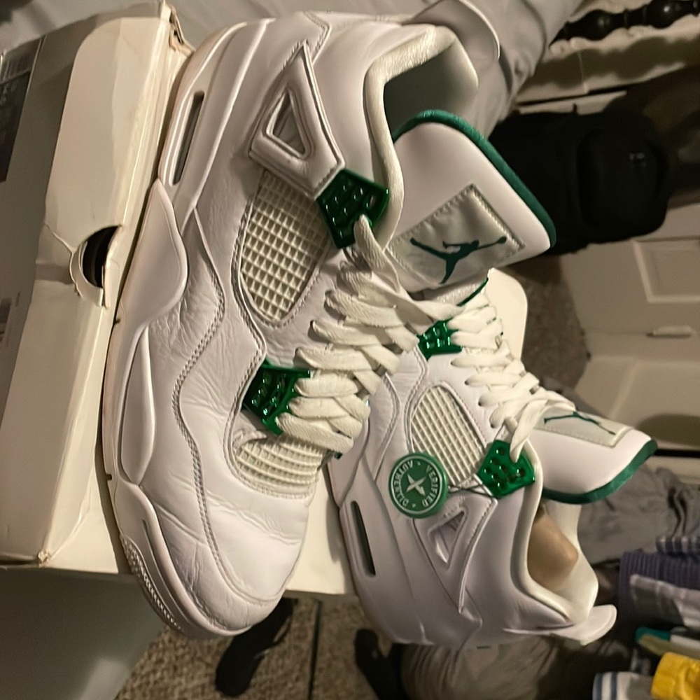 Metallic green, retro air, Jordan 4’s . Men’s size 13